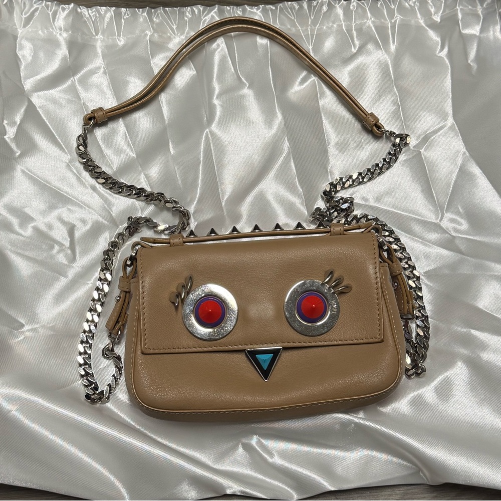 EUC Fendi Hypnoteyes Double Micro Baguette
Tan Leather Crossbody Bag